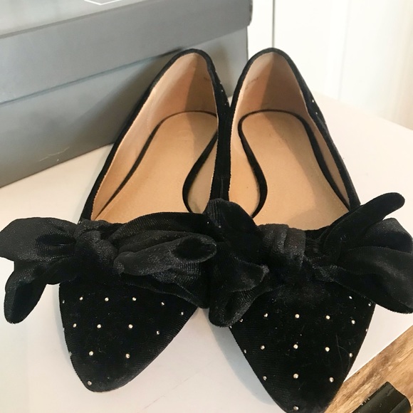 Gently Worn Loft Black Velvet Bow Studded Flats Size 6.5 - Picture 2 of 9